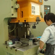 Modifikuotos automobilių dalių antspaudas